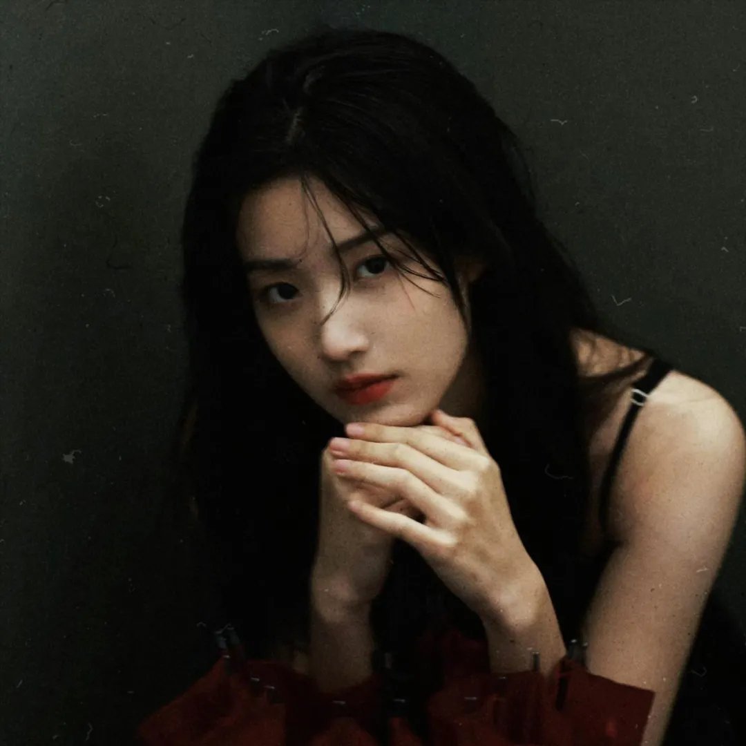 挥着翅膀的女孩